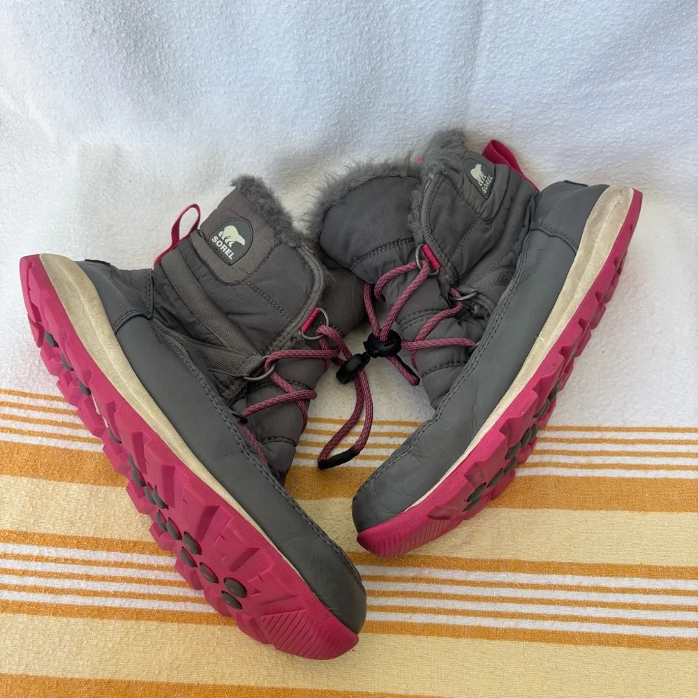 Sorel Women's Whitney short Gray and Pink Winter Boots - Picture 2 of 7